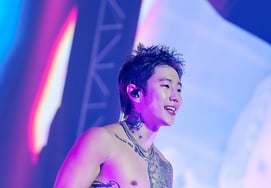 AOMG·HIGHER MUSIC 全员出动..朴载范，在首尔安可中证明“演出匠人”