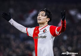 Humillación del fútbol japonés: "Quería ir a la EPL, pero la realidad fue ser tratado como un paria"... El máximo goleador de Japón, empujado por las circunstancias, se traslada al Lille francés "Podremos participar en la Liga de Campeones"
