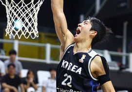 “El equipo nacional de baloncesto de Corea tiene un largo camino por recorrer”: Yeo Jun-seok e Lee Hyun-joong coinciden en que “debemos encontrar los problemas… no debemos alegrarnos solo porque ganamos” [Desde Suwon, el lugar de los hechos]