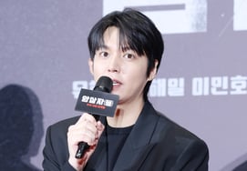 イ・ミンホ、映画『暗殺者たち』の新人記者 [★フォト]