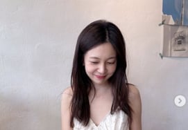 Baek Jin-hee, who had a public relationship, reveals couple outfits on SNS.. Photos from a trip to Busan released in full
