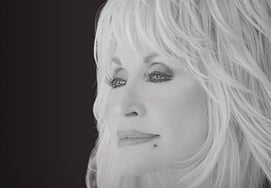 无子女的桃莉·巴顿（Dolly Parton）6000亿韩元遗产去向引发关注，其留给世间的“美好遗产”再度受到瞩目