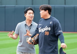 [Photo] "Will we play baseball today?" Ryu Hyun-jin