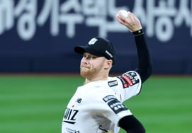 [Photo] 'Daniel of KT shines against the Eagles'