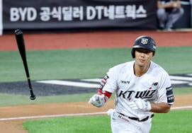 [Ảnh]'Đánh bóng bắt lửa! Solo home run' Jang Jin-hyuk