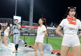 [Foto] «¡Gritando «Hanwha la más fuerte!»»