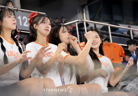 [Photo] "Shall we make a band like Han-chi?"