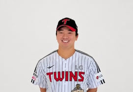 [Official Announcement] Baek-ui Jonggun Go Woo-seok returns to LG for one year at 500 million won... Receives 150 million won for three months: "I will pitch for the team's victory"