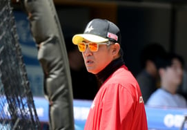¿Noveno lugar por el derecho de selección? Lee Seung-yong, firme: «Todos lo están viendo, ¿acaso no lo saben? Eso no es de profesionales»