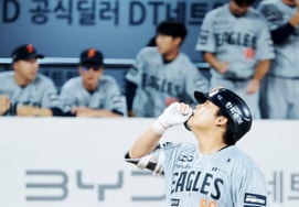 '100 billion won FA' Kang Baek-ho's defensive contribution is 'zero,' "Next year..." Manager Kim promises a turnaround by 2027 [Suwon Field]