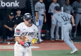 '7回4連続出塁-8回5連続安打' KTの驚異的な結束力···「3失策」ハンファ、8連敗→9位に転落 [水原現場レビュー]