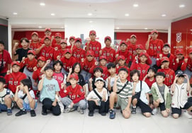 'Comprometidos con su región': el béisbol profesional KT llega hasta Iksan para los partidos de casa en la Liga Futures ¡Se celebró exitosamente el 'Día de Iksan' con la invitación a jugadores juveniles y funcionarios municipales!