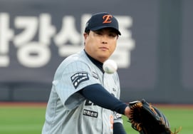 [One Quick Look] Starting with a smile! 'And today, it's up to the Veteran' Ryu Hyun-jin delivers a strong performance