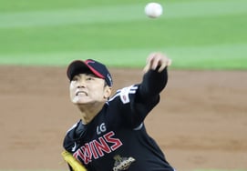 [Photo] Kim Yun-sik, giving his all