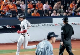 [フォト] 「再びホームランレースが始まる！」' ヒリアード