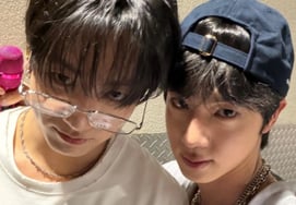 "Happy birthday bro" 'anh em thân thiết' BTS Jin, Jungkook chúc mừng sinh nhật ấm áp qua bức ảnh chung