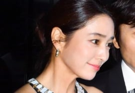 李敏贞，吊带外露风波..♥李秉宪的脸也被剪掉了 [Star Issue]