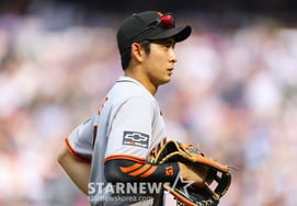 'Repeating Last Year's Nightmare' Lee Jung-hoo Goes Hitless in 5 At-Bats, OPS Plummets to 0.736; Team Secures 5-4 Victory After 10-Inning Thriller [SF Review]