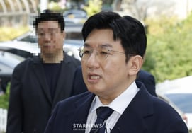 [Breaking News] Police transfer HYBE Chairman Bang Si-hyeok to Prosecution Service on suspicion of fraudulent market manipulation without detention
