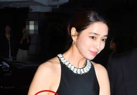 「イ·ビョンホン♥」イ·ミンジョン、ドレスが露出した写真をSNSに公開し、保存した理由 [総合]