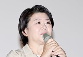 Lee Jung-eun appears in director Lee Jun-ik's film "Father's Home-cooked Meal" [★Photo]