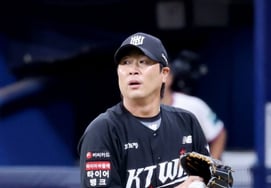 Con el desafío del KS tras 23 años, el lanzador diestro de KT, Woo Kyu-min, se prepara para establecer un nuevo récord al disputar su 900.ª partida como lanzador diestro por primera vez en la historia.