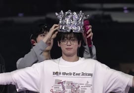 The stands were bathed in golden light, and Jungkook shyly donned a crown... A birthday celebration on BTS's LA stage filled with cheers and emotion [K-EYES]