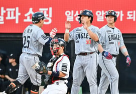'Eight-Game Winning Streak' Hanwha, 'Big Inning' with 5 Runs from the First Inning → 'Pae-Moon-Kang-No-Kim' Explode with Five Consecutive Hits