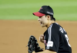 [Foto] 'Sin permitir carreras en el octavo inning': Kim Young-woo