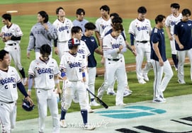 [Foto] 'Los pasos son pesados': Ace Kwak Bin se presenta, pero los Doosan Bears sufren una barrida total ante LG