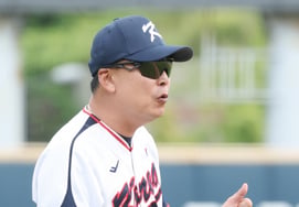 [Foto] Entrenador Jung Yun-jin: «¡También está bien el partido de evaluación final!»
