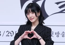 'イ・スンギの義姉' イ・ユビ、彼氏イ・フンと遊園地で公開デート ('奇妙な恋愛')