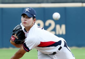 [Ảnh] Ha Hyeon-seung, với art pitching khiến hàng công Đông Ý đại học bị bế tắc