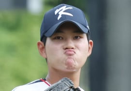 [フォト] ハ・ヒョンスン「それがボールだなんて」