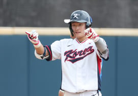 [Фото] Пак Бо Сын: хит с выбиванием трёх бегунов, 3 RBI, дубль