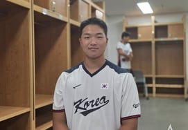 «Несмотря на интерес со стороны MLB выбрал KBO»: кандидат первого раунда Квон До Хён, вооружившись уроками от Ким Вон Чжуна, бросает вызов вершине Азии «Вернусь первым с питчингом, за который не будет стыдно» [Интервью]