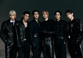 82MAJOR Enters Melon Hot 100 → Gwanghwamun Giant LED Screen Live Becomes a Hot Topic