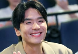 Kim Tae-hoon, "The Girl Who Turns Off the Carrier": A Complex Face Perfected by His Father's Restrained Acting