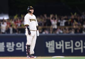 'Volvolvolvol' Lee Ui-ri blew the save again in the 9th; Byun Woo-hyuk sealed it! KIA snatches a thrilling 4-3 comeback victory over top-ranked KT [Gwangju On-the-Ground Review]