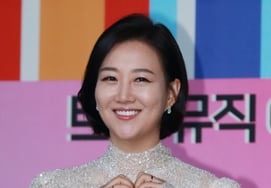 Jang Yoon-jung on the hardships of life as an entertainer: "It feels like living in a glass bathroom... If you earn this much, you have to endure it"