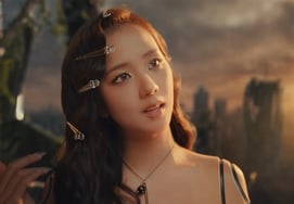Jisoo of the Index unfolds in a dreamlike world... New music video 'CLICK' receives global praise from fans as "Jisoo in Wonderland" [K-EYES]