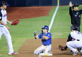 [Photo] This is definitely a run: Kim Ji-chan's "leadoff triple in the top of the 6th inning"