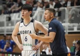 "Lee Jung-hyun started explosively and finished the game," even Philippine experts acknowledge... Lee Hyun-joong added "great strength" in the 15th round.