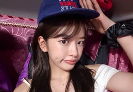 IVE's An Yu-jin takes over the second branch of 'Space Tteokjip'.. From serving to new menu, she shows all-around versatility