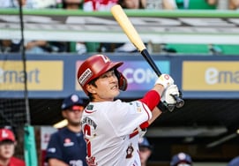 "Just let me see one at-bat..." Choe Min-seok faced an eight-pitch battle head-on; it shone without flashiness... 'Player Kim Sung-hyun's' final flourish [Incheon]