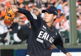 [Photo] Hwang Jun-seo vows to secure two wins with a no-hitter