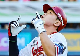 "I can't hit like that, right?" → "No, you can't." Even the power hitter with 297 home runs was surprised by the power, expressing full expectation that he will perform even better next year. Jeon Ui-san's growth story.