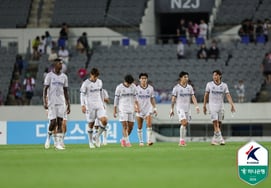 SuwonFC '11 trận không thua' → Xếp thứ 2 'chỉ cách 1 điểm' đang bám đuổi mạnh mẽ... Busan '8 trận không thắng sa lầy' [K-League 2 tổng hợp]