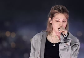 "Going to see my Jimin" BTS's Jimin leaves a heartwarming message... A daughter's concert gift for her mother with dementia