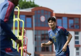 Why wasn't Kim Min-jae in the lineup? "Kane and Olise were also on the bench." Major rotation... Hwang Hee-chan joined team training for the first time just two days before the match → debut ultimately postponed